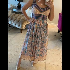 Maxi paisley dress silk perfect for evenings in the summer.